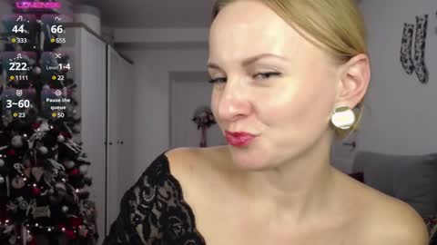 Snapshot of yummylilya chatting on December 6, 2024, 8:40 pm Lillya online show from December 6, 2024, 8:40 pm