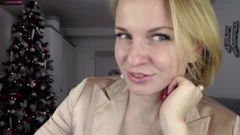 Snapshot of yummylilya chatting on December 27, 2024, 5:48 pm Lillya online show from December 27, 2024, 5:48 pm