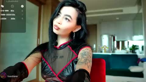 Snapshot of yuna_leen chatting on July 17, 2026, 9:49 am yuna_leen online show from July 17, 2026, 9:49 am