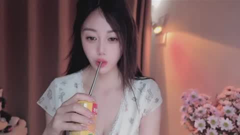 YunEr online show from June 11, 2026, 3:37 am