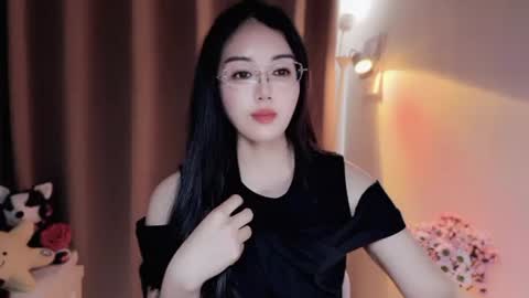 YunEr online show from June 25, 2026, 4:01 am