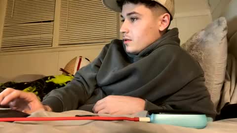 Snapshot of yungstudbev chatting on February 19, 2025, 1:51 am yungstudbev online show from February 19, 2025, 1:51 am