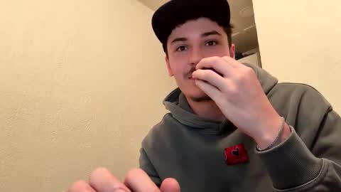 Snapshot of yungstudbev chatting on September 19, 2025, 12:23 am yungstudbev online show from September 19, 2025, 12:23 am