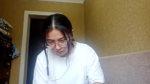 Snapshot of yuonneaquilar chatting on November 10, 2025, 4:11 am Yuna online show from November 10, 2025, 4:11 am