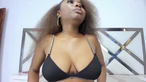 yuriperez online show from March 14, 2026, 3:39 pm