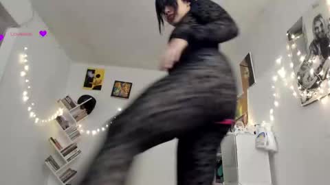 paola online show from March 8, 2025, 12:11 am