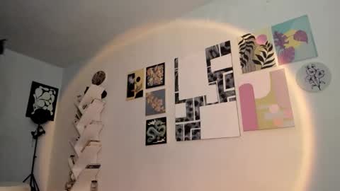 paola online show from December 17, 2025, 10:16 pm