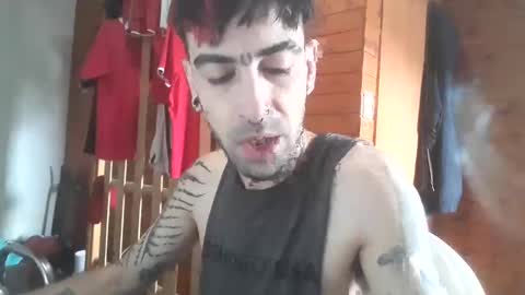 Yuumi online show from November 18, 2025, 6:34 pm