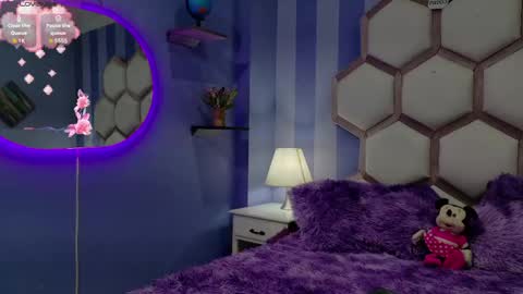 Snapshot of yvi_taylor chatting on May 19, 2026, 12:44 pm yvi online show from May 19, 2026, 12:44 pm