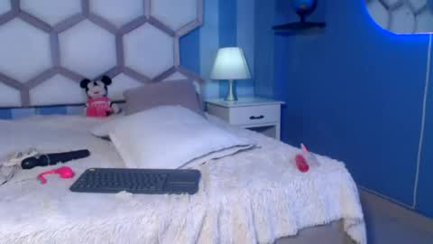Snapshot of yvi_taylor chatting on July 28, 2026, 3:21 pm yvi online show from July 28, 2026, 3:21 pm