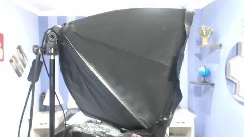Snapshot of yvi_taylor chatting on July 31, 2026, 12:04 pm yvi online show from July 31, 2026, 12:04 pm