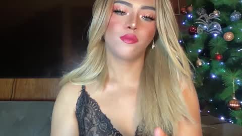 Snapshot of yvonne_guidotti chatting on December 17, 2024, 8:10 pm Miss Cali online show from December 17, 2024, 8:10 pm