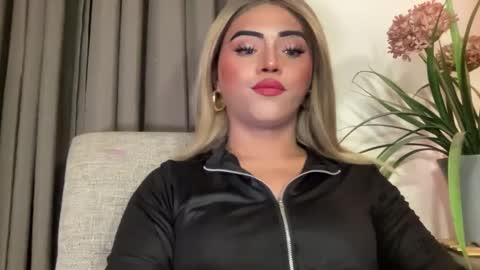 Snapshot of yvonne_guidotti chatting on February 3, 2025, 6:56 am Miss Cali online show from February 3, 2025, 6:56 am