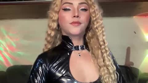 Snapshot of yvonne_guidotti chatting on October 25, 2025, 6:57 pm Miss Cali online show from October 25, 2025, 6:57 pm