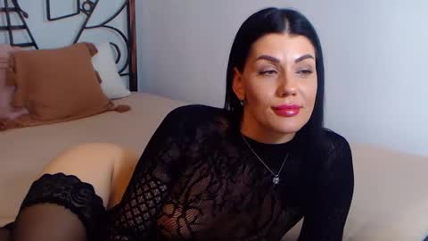 I V Y   online show from December 16, 2024, 12:37 am