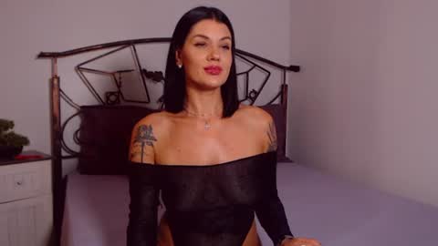 I V Y   online show from July 10, 2026, 9:06 pm