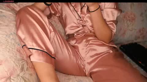 Snapshot of yzza_suave chatting on November 11, 2025, 9:59 pm yzza_suave online show from November 11, 2025, 9:59 pm