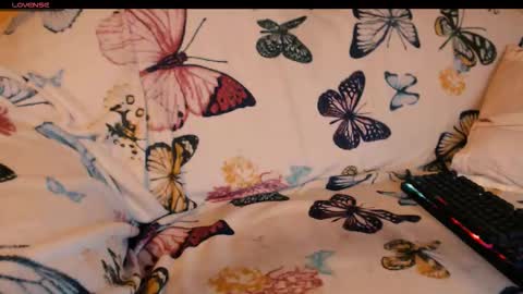 Snapshot of yzza_suave chatting on November 21, 2025, 8:29 pm yzza_suave online show from November 21, 2025, 8:29 pm