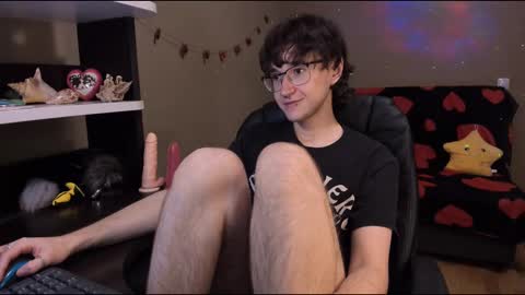 Snapshot of zackstivensen chatting on February 21, 2025, 11:43 pm Zachary next stream on monday online show from February 21, 2025, 11:43 pm