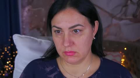 Zafiramoonn online show from November 3, 2025, 7:53 am