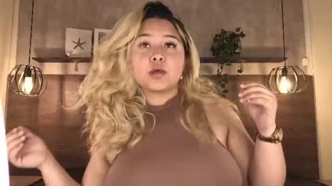 Snapshot of zafiro_claire chatting on July 25, 2026, 6:49 pm Claire online show from July 25, 2026, 6:49 pm
