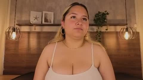 Snapshot of zafiro_claire chatting on July 26, 2026, 6:04 pm Claire online show from July 26, 2026, 6:04 pm
