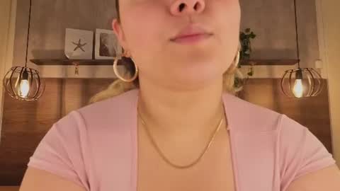 Snapshot of zafiro_claire chatting on July 27, 2026, 6:59 pm Claire online show from July 27, 2026, 6:59 pm