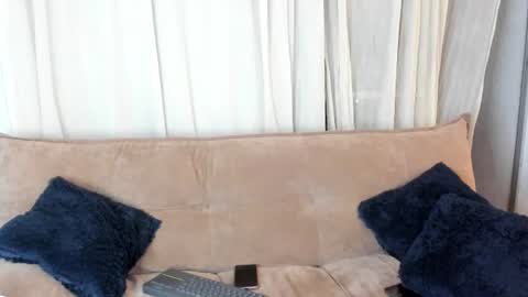 zafiro_lee online show from June 10, 2026, 3:50 am