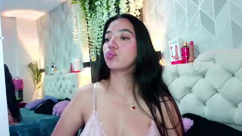 Snapshot of zaira_bonny chatting on June 17, 2026, 3:35 pm Zaira Bonny online show from June 17, 2026, 3:35 pm