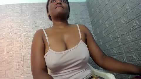 Snapshot of zamara__ chatting on May 20, 2026, 12:22 pm Zamara online show from May 20, 2026, 12:22 pm