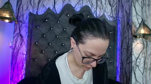 Snapshot of zami_escobar_of chatting on September 18, 2025, 6:32 pm online show from September 18, 2025, 6:32 pm