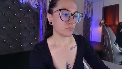 Snapshot of zami_escobar_of chatting on November 12, 2025, 8:30 pm online show from November 12, 2025, 8:30 pm