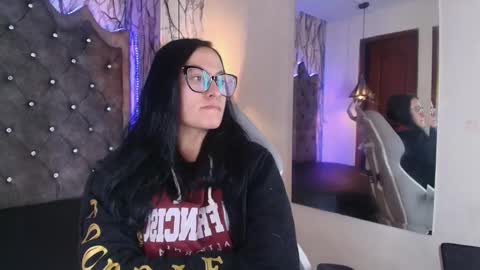 Snapshot of zami_escobar_of chatting on November 17, 2025, 6:03 pm online show from November 17, 2025, 6:03 pm