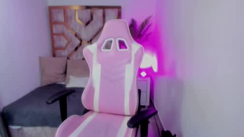 zamira_taylor online show from February 22, 2025, 10:42 pm