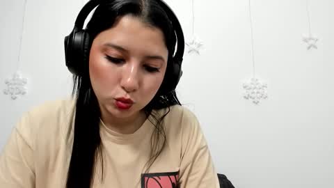 Snapshot of zammii69 chatting on December 15, 2025, 8:35 pm zammii69 online show from December 15, 2025, 8:35 pm