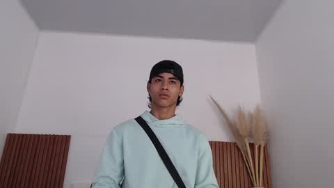 Snapshot of zander_2120 chatting on January 5, 2025, 1:04 pm Zander online show from January 5, 2025, 1:04 pm