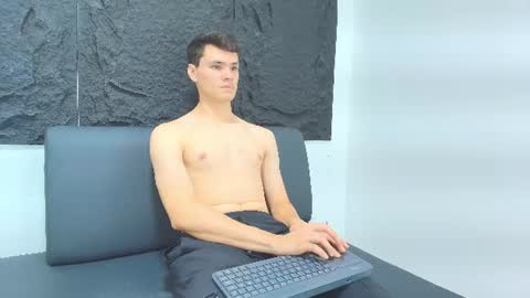 Snapshot of zane_evans chatting on August 5, 2026, 12:52 pm zane online show from August 5, 2026, 12:52 pm