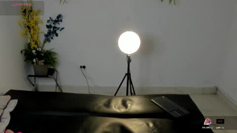 Snapshot of zane_lux chatting on June 9, 2026, 4:51 pm Zane Lux online show from June 9, 2026, 4:51 pm