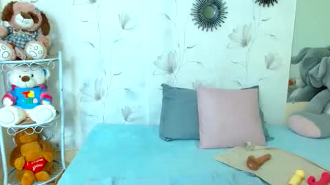 Zara online show from November 10, 2025, 12:15 pm