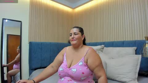 Snapshot of zara_milf_ chatting on May 13, 2026, 12:02 pm zara online show from May 13, 2026, 12:02 pm