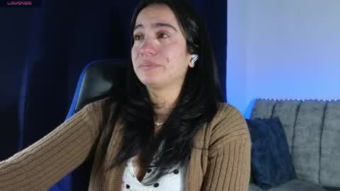 zaradames_ online show from April 26, 2026, 5:27 am