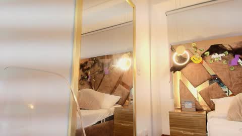 Snapshot of zarah_andrews chatting on October 27, 2025, 12:31 pm Zarah Andrews online show from October 27, 2025, 12:31 pm