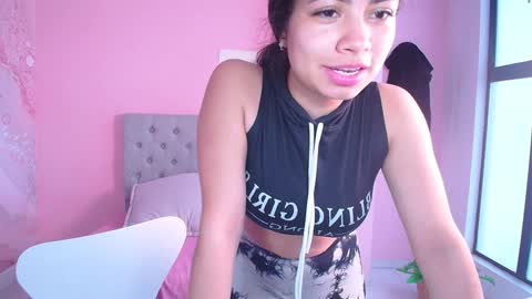 Snapshot of zarah_torres chatting on December 6, 2024, 4:17 pm Zarah online show from December 6, 2024, 4:17 pm