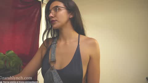 Snapshot of zarahlynch chatting on December 11, 2024, 9:01 pm Miss Lynch Next show 2911 online show from December 11, 2024, 9:01 pm