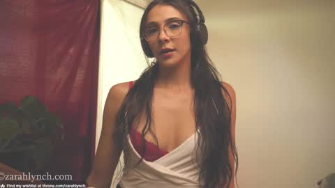 Snapshot of zarahlynch chatting on December 18, 2024, 6:25 pm Miss Lynch Next show 2911 online show from December 18, 2024, 6:25 pm