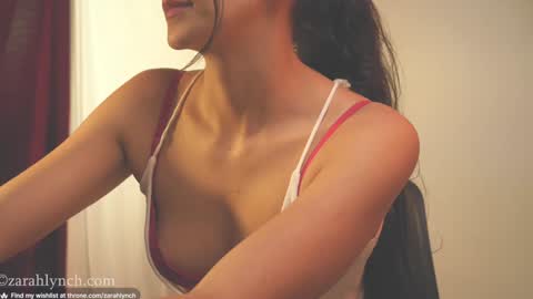 Snapshot of zarahlynch chatting on December 18, 2024, 9:29 pm Miss Lynch Next show 2911 online show from December 18, 2024, 9:29 pm