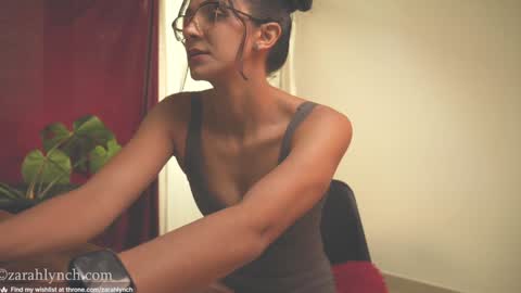 Snapshot of zarahlynch chatting on December 21, 2024, 9:04 pm Miss Lynch Next show 2911 online show from December 21, 2024, 9:04 pm