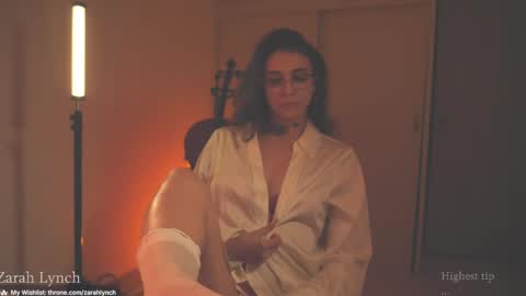 Snapshot of zarahlynch chatting on April 26, 2026, 2:20 am Miss Lynch Next show 2911 online show from April 26, 2026, 2:20 am