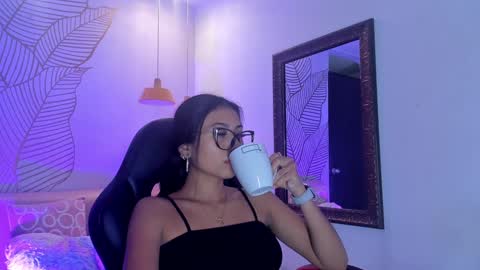 Zara Lim  online show from February 4, 2025, 12:33 pm