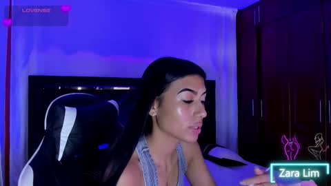 Zara Lim  online show from November 22, 2025, 4:06 pm